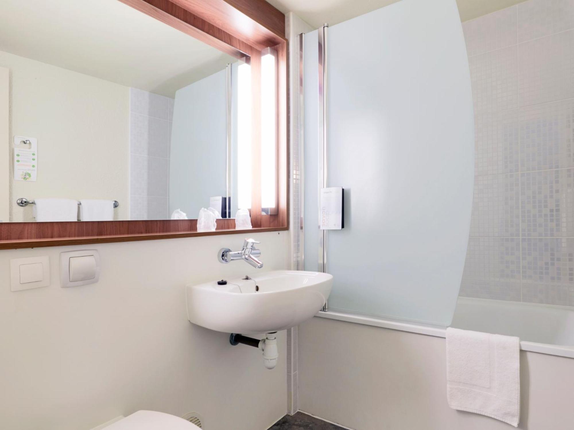 Campanile Hotel Beauvais Zewnętrze zdjęcie